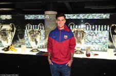 47E3051700000578-5245767-PICTURE_EXCLUSIVE_Philippe_Coutinho_poses_in_front_of_replicas_o-a-2_15.jpg