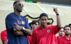 04-08-06- Kobe Bryant-Ronaldinho-03-min.jpg